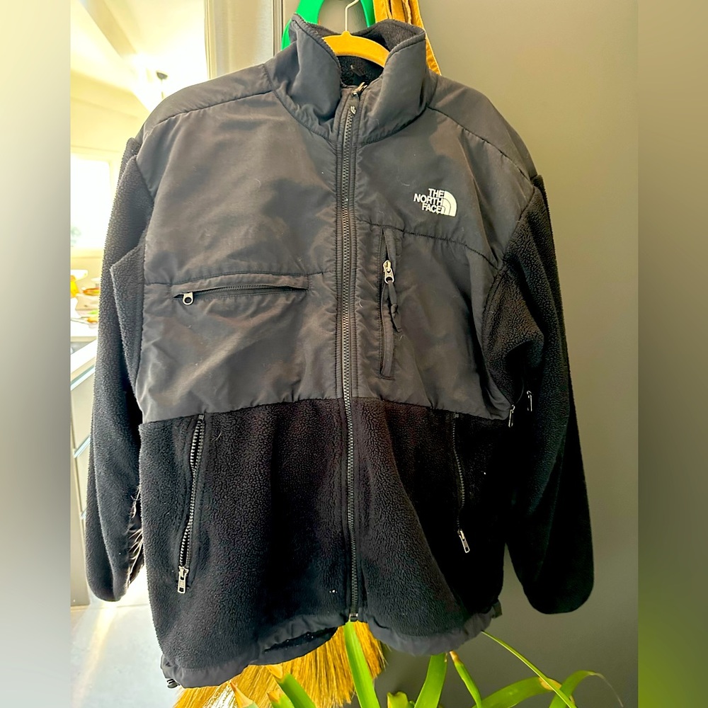 Medium Northface fleece. In great condition.